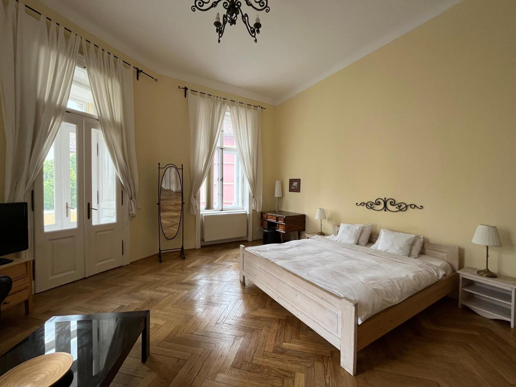 Main Square Apartment Сибиу Екстериор снимка